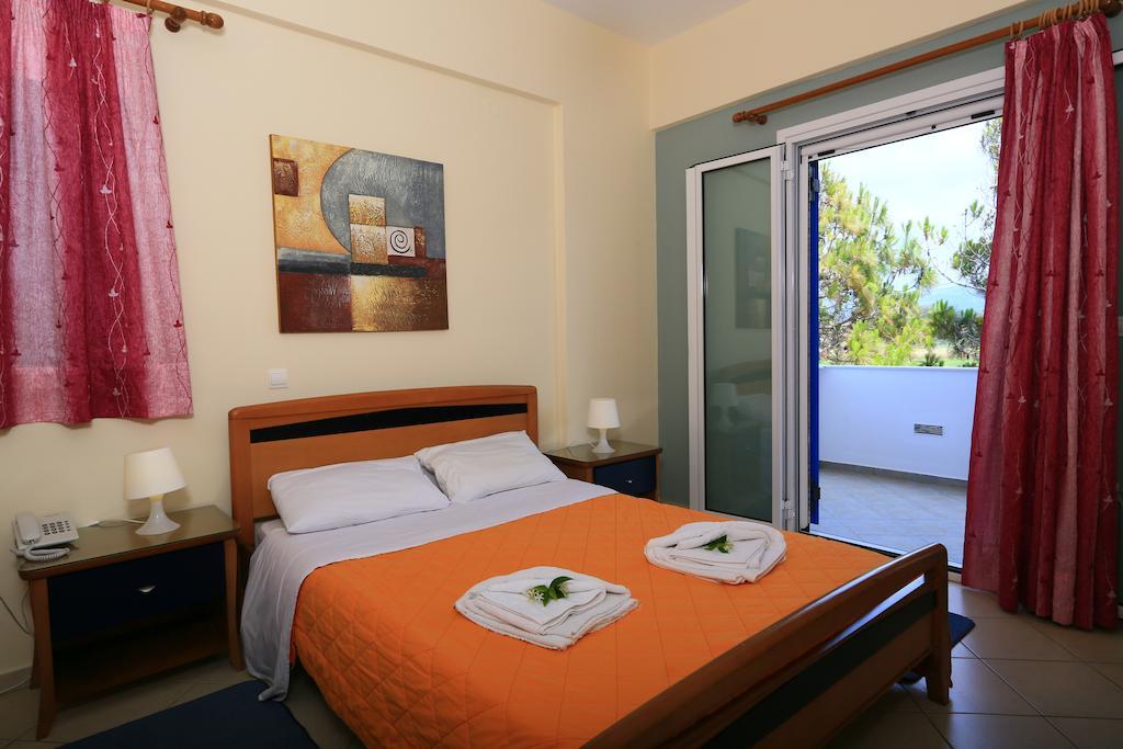 Mesogeios Hotel Marathopoli Oda fotoğraf